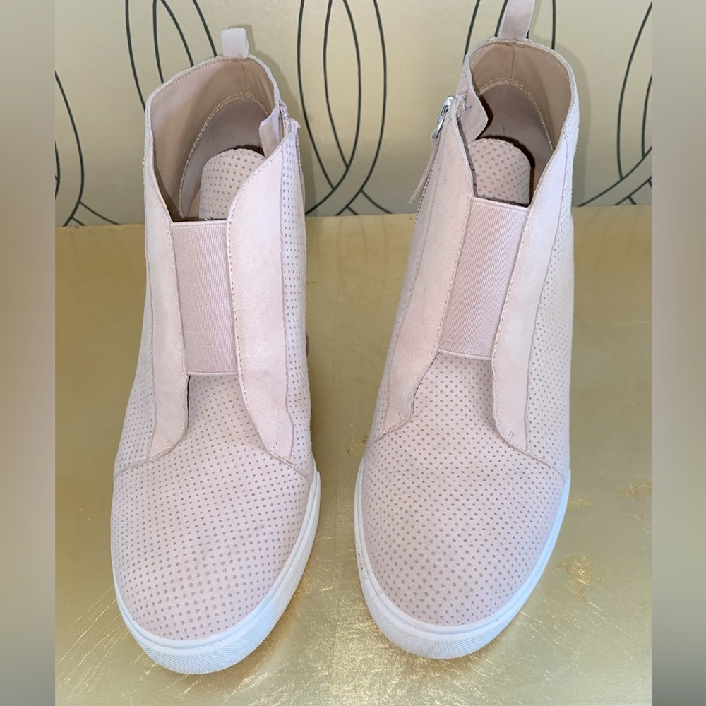 Paolo wedges in blush. Great neutral